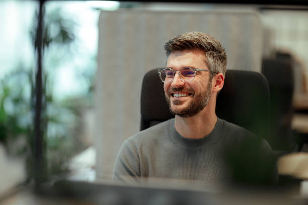 „Do posilovny jsem před Káťou prakticky nechodil, protože jsem vlastně nevěděl, co tam dělat. Měl jsem trochu strach, že budu vypadat jako úplný začátečník. Káťa mě ale od začátku dostala do pohody. Všechno mi vysvětlila, opravila techniku a hlavně jsem neměl pocit, že něco dělám špatně. Dneska už se cvičení stalo normální součástí mého týdne.“